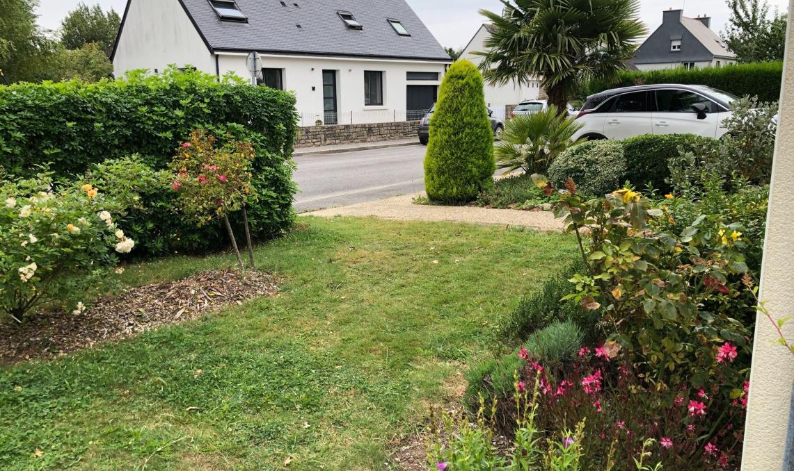 Clôture composite gris anthracite jardin résidentiel